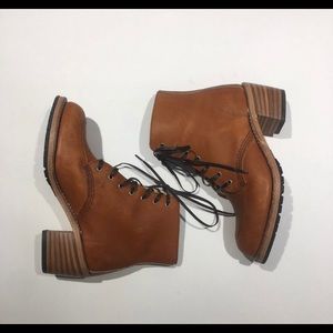 Red Wing Heritage Clara Boots - Like New!